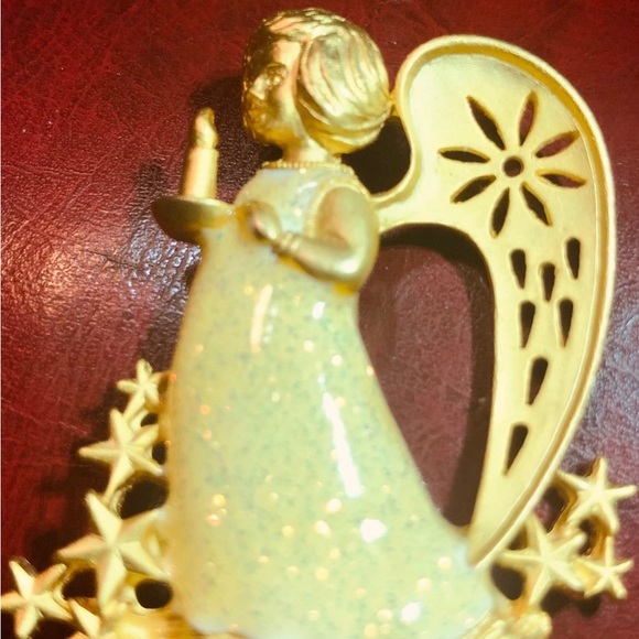 Vintage Angel Gold Enameled Brooch! - Picture 5 of 8